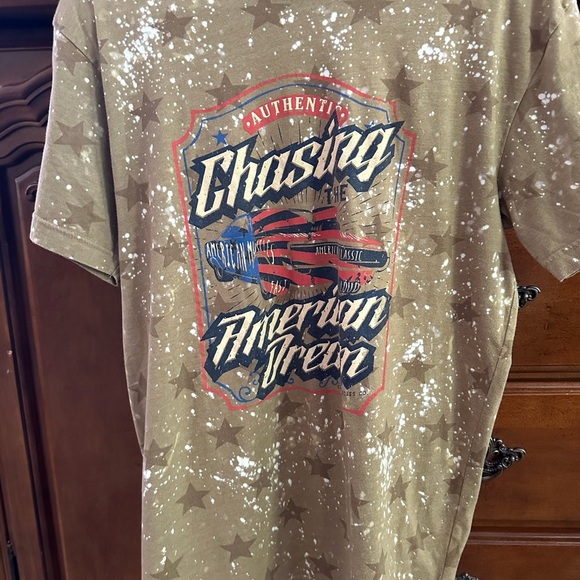 Southern Savvy T-Shirt with  chasing the American Dream Print. Medium. - Picture 5 of 6